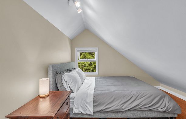4 2535 W 6th Avenue Kitsilano