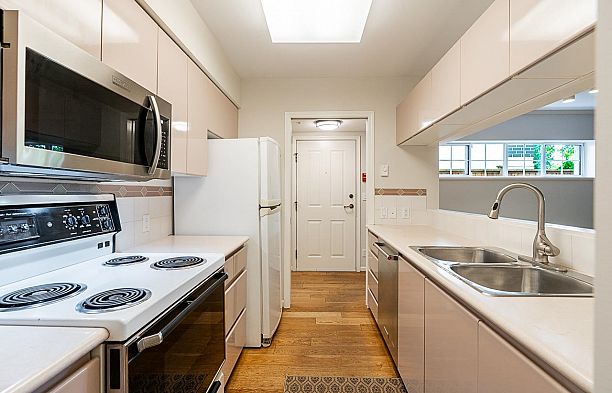 102 3188 Camosun Street Point Grey