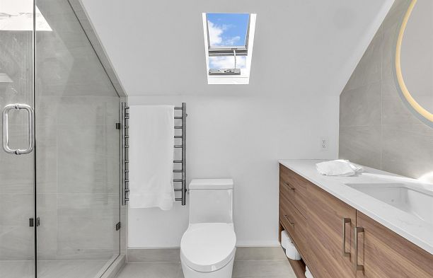 4 2535 W 6th Avenue Kitsilano