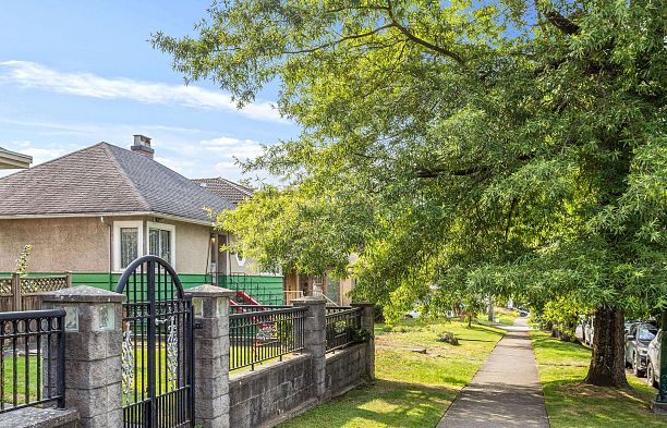 5670 Columbia Street Cambie