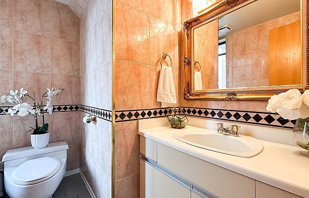 2236 W 18th Avenue Arbutus