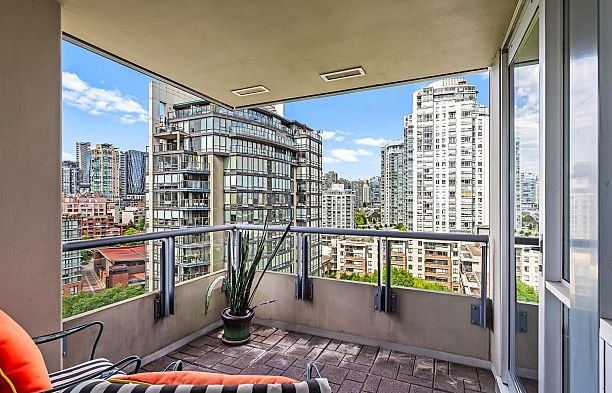 1605 1383 Marinaside Crescent Yaletown