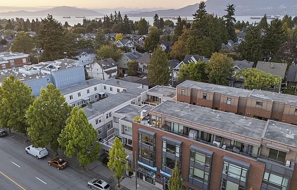 211 1961 Collingwood Street Kitsilano