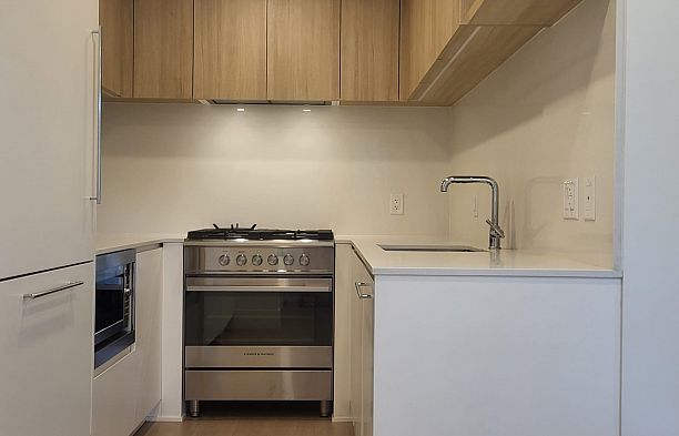 922 W 49th Avenue South Cambie