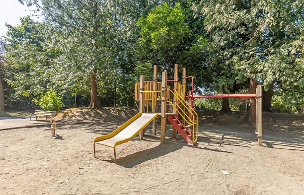 4005 Vine Street Quilchena