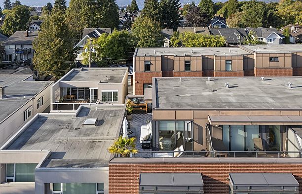 211 1961 Collingwood Street Kitsilano