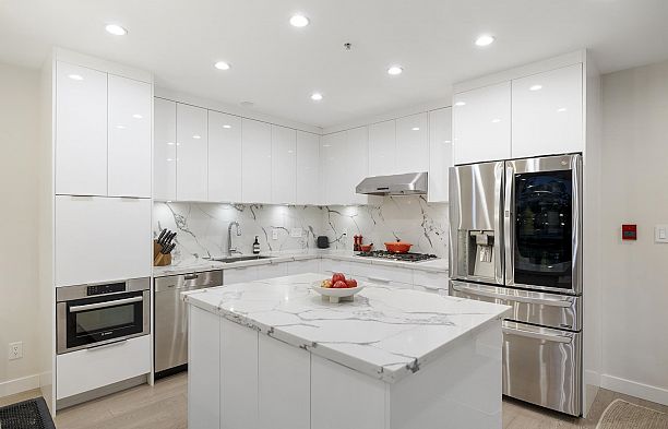 211 1961 Collingwood Street Kitsilano
