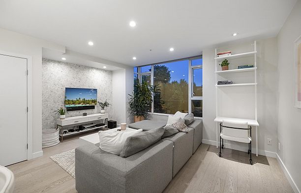 211 1961 Collingwood Street Kitsilano