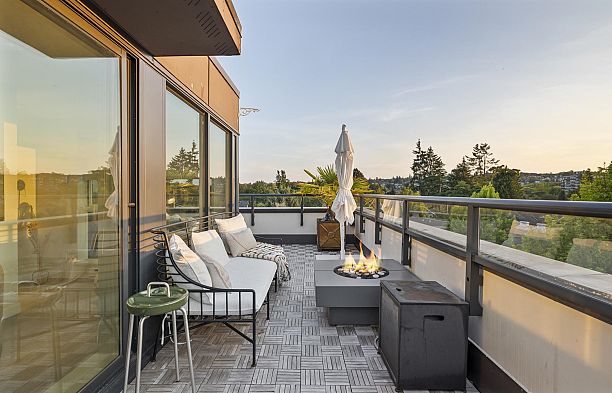 211 1961 Collingwood Street Kitsilano