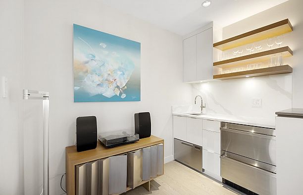 211 1961 Collingwood Street Kitsilano