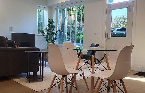 922 W 49th Avenue South Cambie