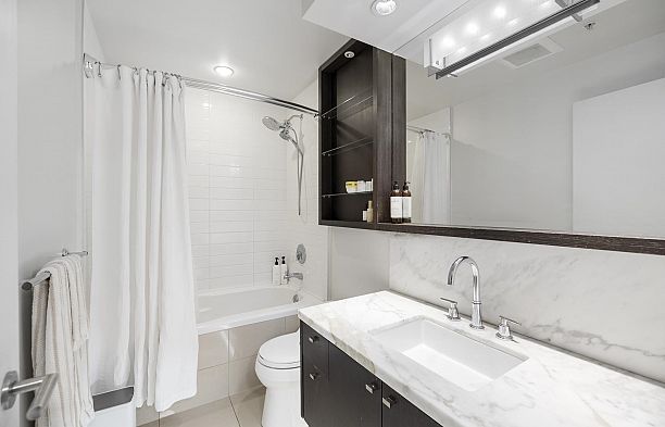 211 1961 Collingwood Street Kitsilano