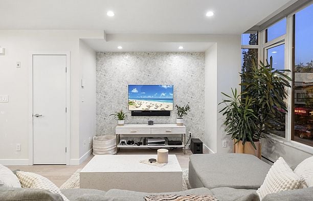 211 1961 Collingwood Street Kitsilano