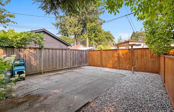 3247 W 30th Avenue MacKenzie Heights