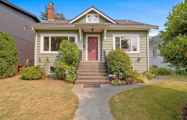 3247 W 30th Avenue MacKenzie Heights