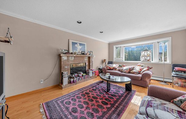 426 W 44th Avenue Oakridge VW