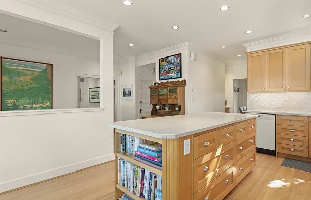 2527 W 37th Avenue MacKenzie Heights