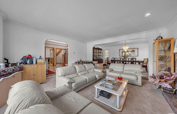 426 W 44th Avenue Oakridge VW