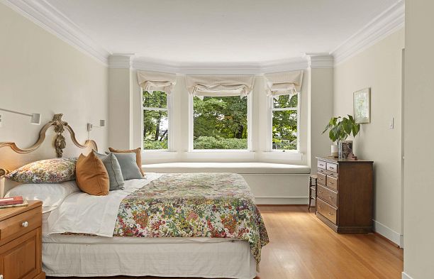 2527 W 37th Avenue MacKenzie Heights