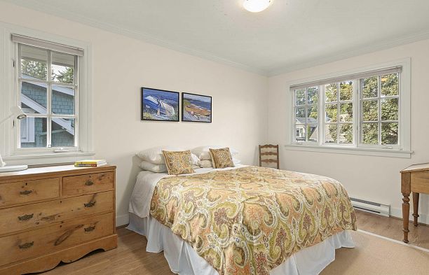 2527 W 37th Avenue MacKenzie Heights