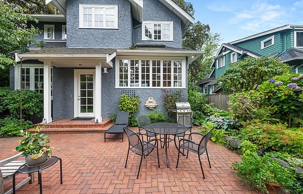 2527 W 37th Avenue MacKenzie Heights