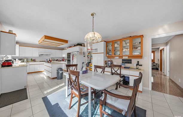 426 W 44th Avenue Oakridge VW
