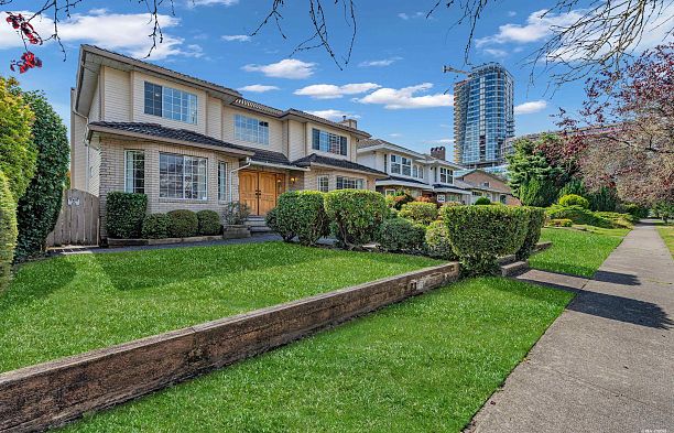 426 W 44th Avenue Oakridge VW