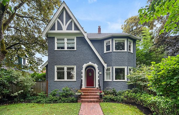 2527 W 37th Avenue MacKenzie Heights