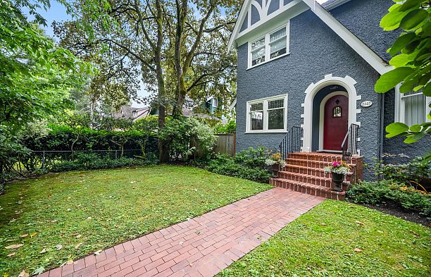 2527 W 37th Avenue MacKenzie Heights