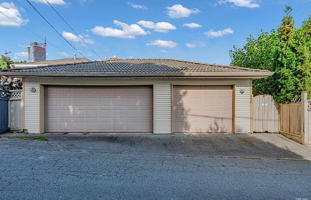 426 W 44th Avenue Oakridge VW