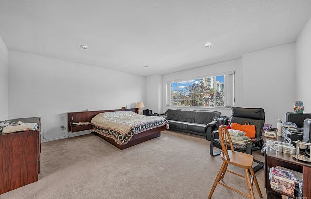 426 W 44th Avenue Oakridge VW
