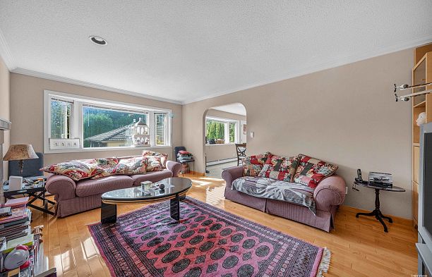 426 W 44th Avenue Oakridge VW