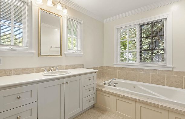 2527 W 37th Avenue MacKenzie Heights