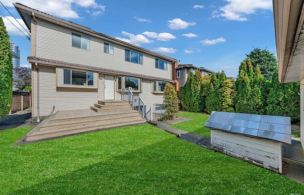 426 W 44th Avenue Oakridge VW