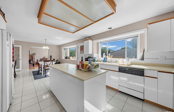 426 W 44th Avenue Oakridge VW