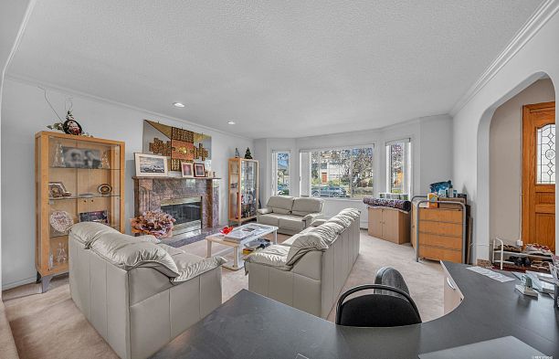 426 W 44th Avenue Oakridge VW