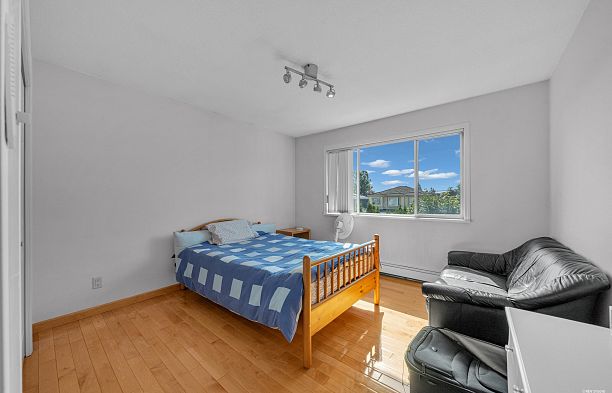 426 W 44th Avenue Oakridge VW