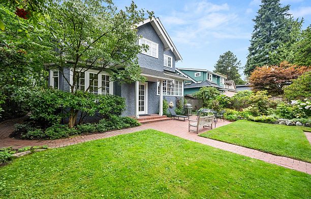 2527 W 37th Avenue MacKenzie Heights