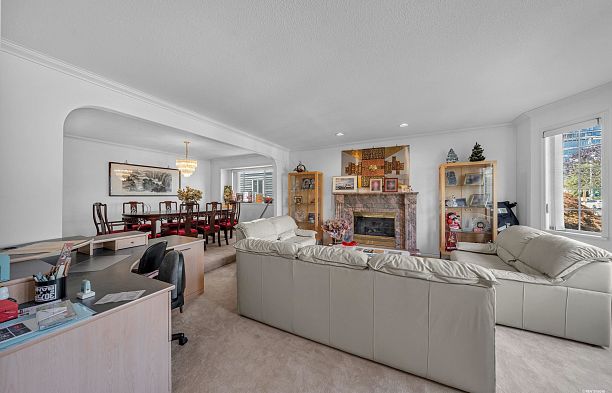426 W 44th Avenue Oakridge VW