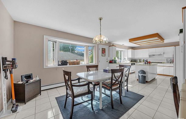 426 W 44th Avenue Oakridge VW