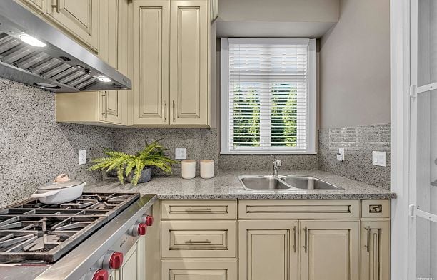 2069 W 28th Avenue Quilchena