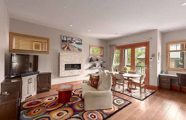 3230 W 31st Avenue MacKenzie Heights