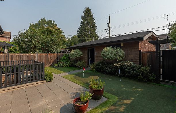 3230 W 31st Avenue MacKenzie Heights