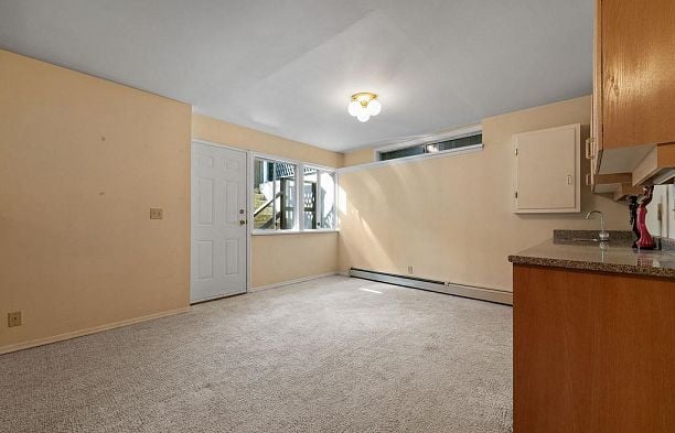 3126 W 35th Avenue MacKenzie Heights