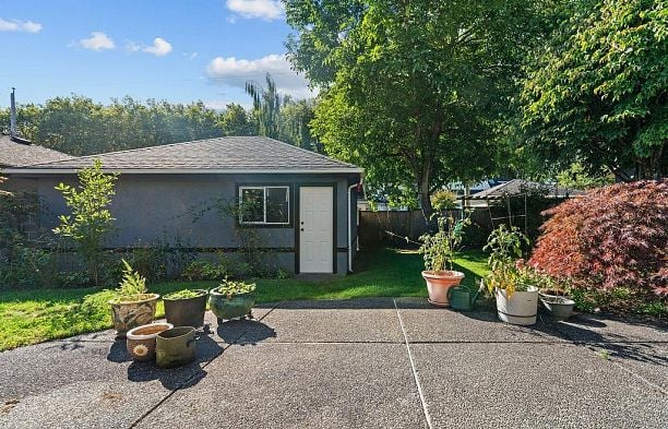 3126 W 35th Avenue MacKenzie Heights