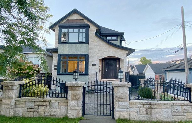 2721 W 21 Avenue Arbutus