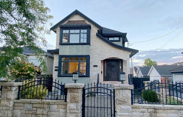 2721 W 21 Avenue Arbutus