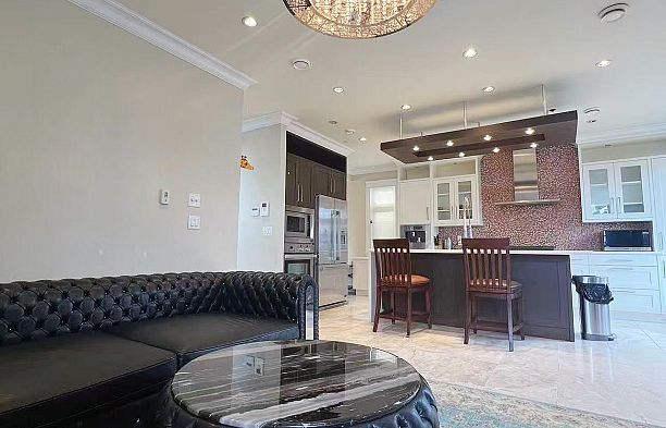 2721 W 21 Avenue Arbutus