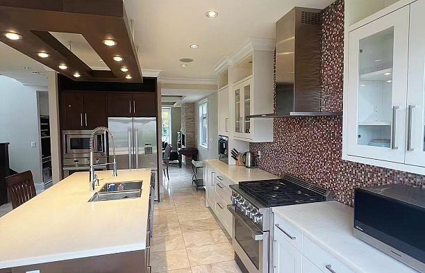 2721 W 21 Avenue Arbutus