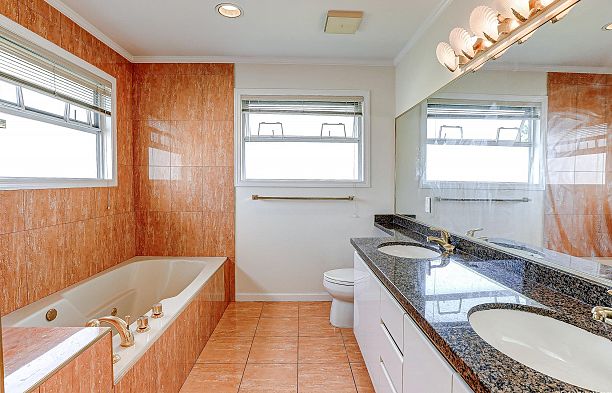 2403 W 20th Avenue Arbutus